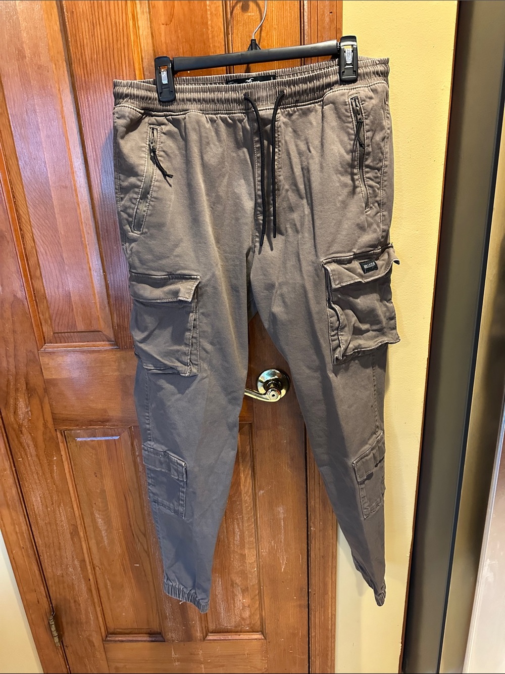 Hollister Men's Cargo Joggers in Charcoal Gray